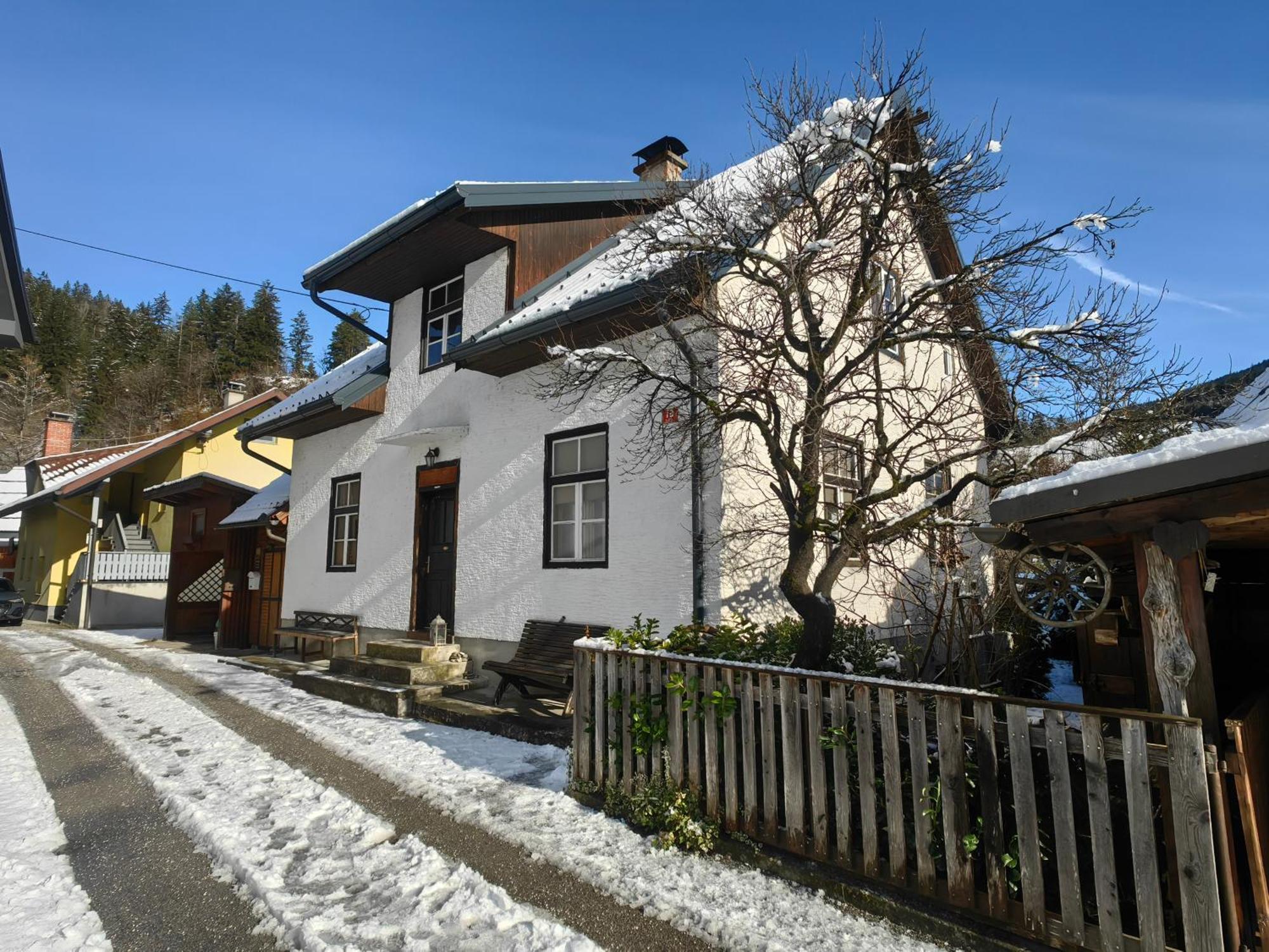 Hisa Hortenzija Luče Buitenkant foto